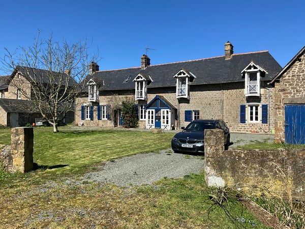 House in Lassay-les-Chateaux - view 1