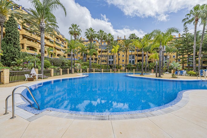 Apartment in San Pedro de Alcantara - view 1