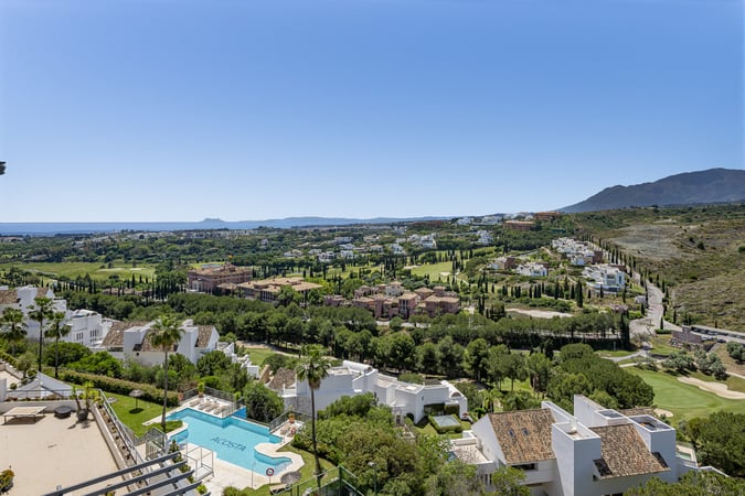Penthouse in Benahavis - view 1