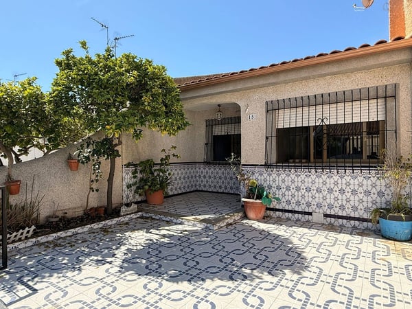 House in Los Alcazares - view 1