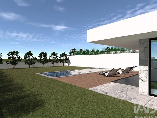 House in Evora de Alcobaca - view 1