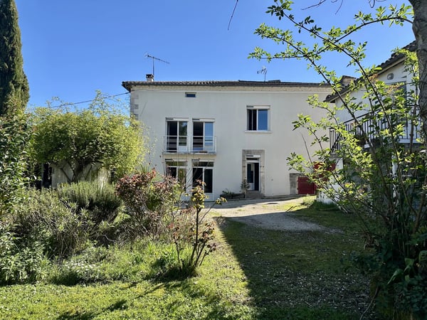 House in Saint-Severin - view 1