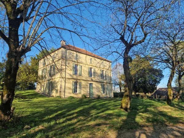 House in Monbahus - view 1