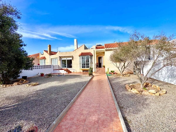 Villa in Almerimar - view 1