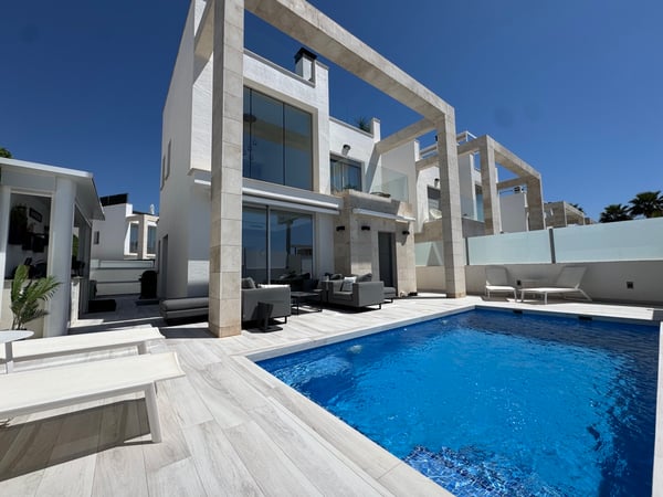 Villa in Dehesa de Campoamor - view 1
