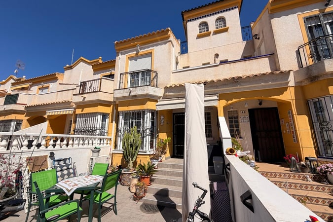 House in Urbanizacion El Raso - view 1