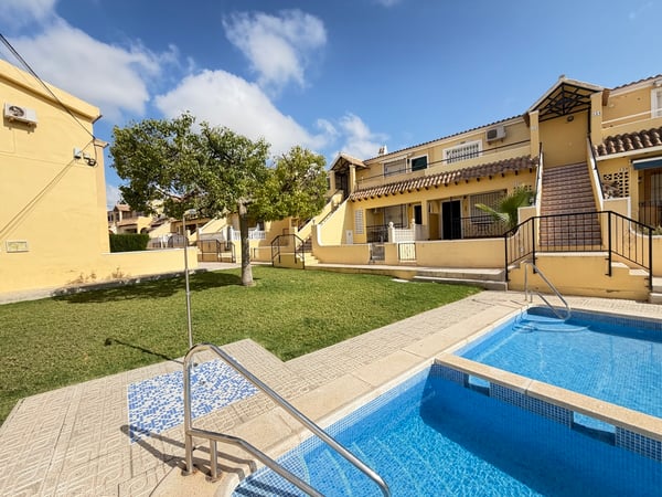 Apartment in Villamartin - view 1