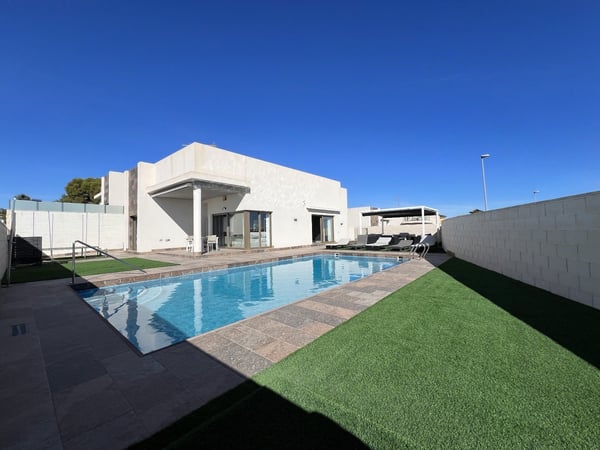 Villa in Urbanizacion los Balcones - view 1