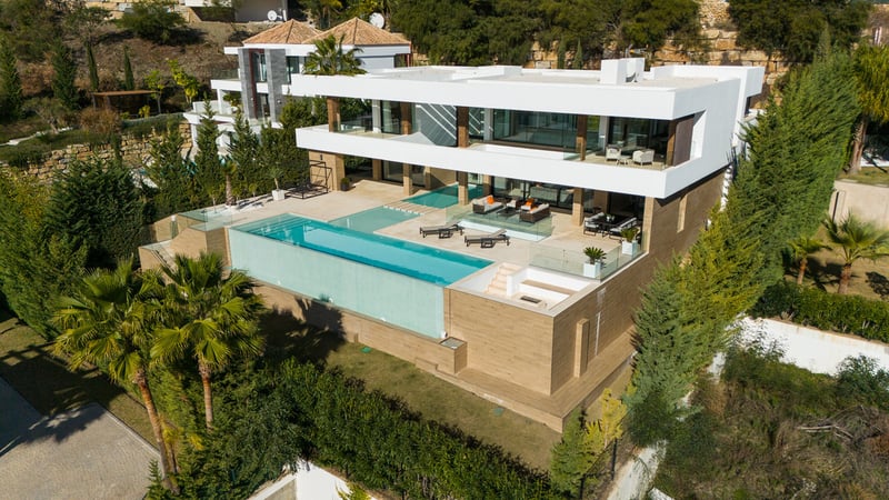 Villa in Benahavis - view 1