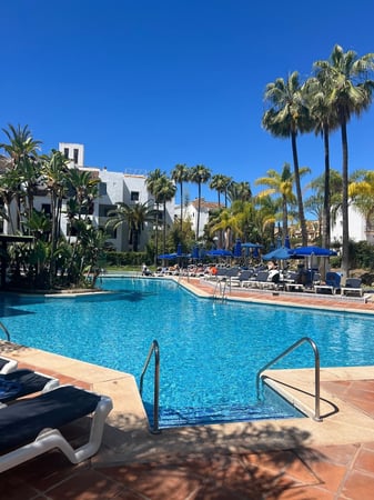 Apartment in Elviria - view 1