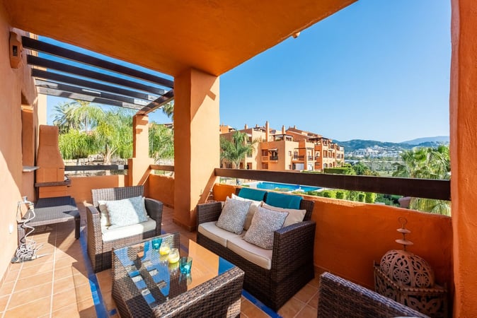 Apartment in Benahavis - view 1
