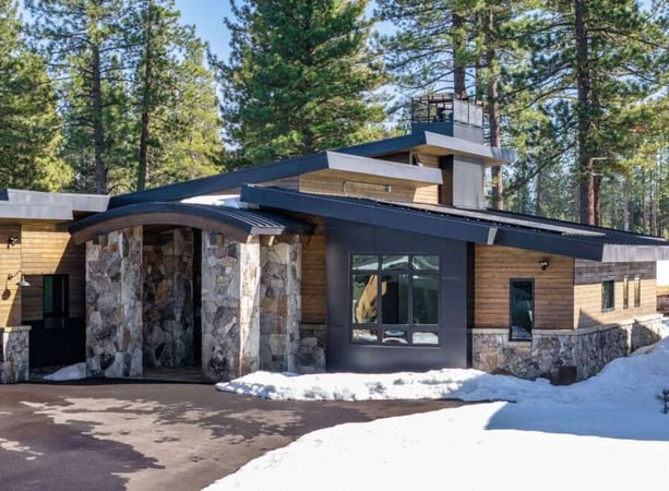House in Town of Truckee - view 1