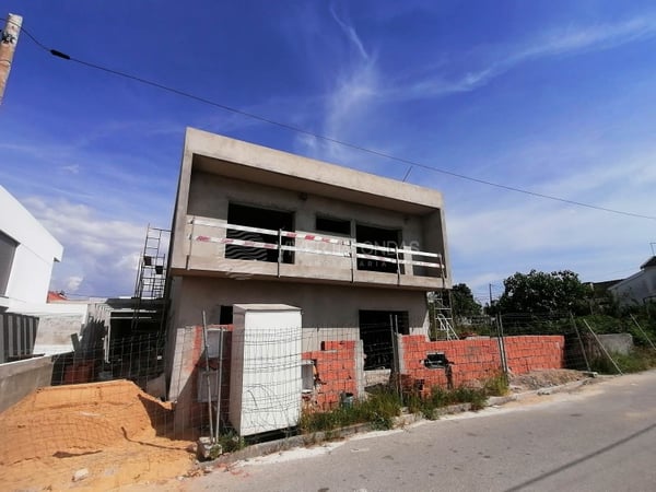 Villa in Seixal - view 1