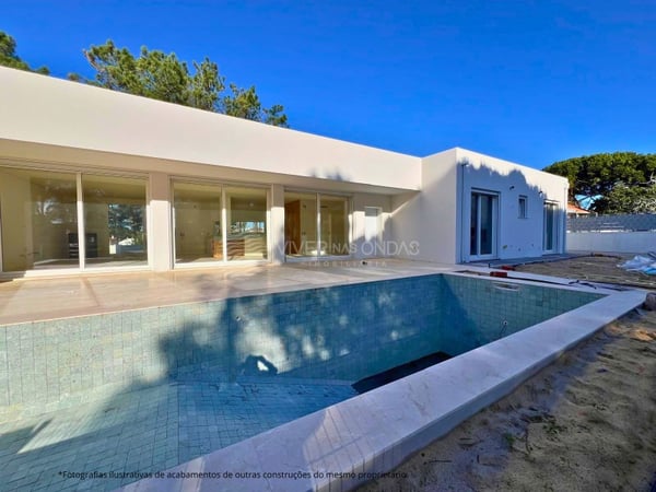 Villa in Sesimbra - view 1