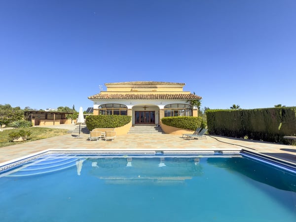 Villa in Alhaurin el Grande - view 1