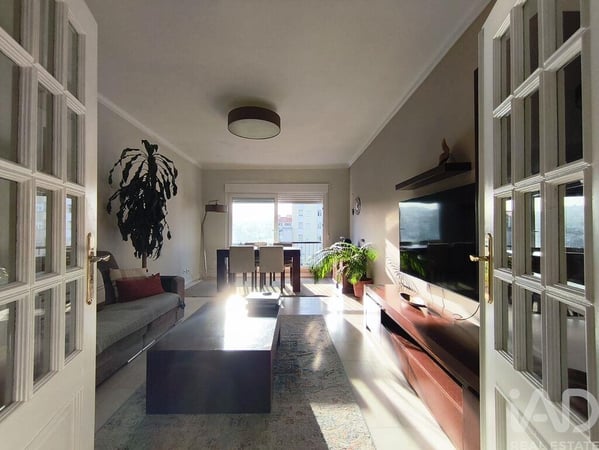 Apartment in Alges - view 1