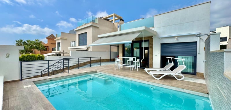 House in San Miguel de Salinas - view 1