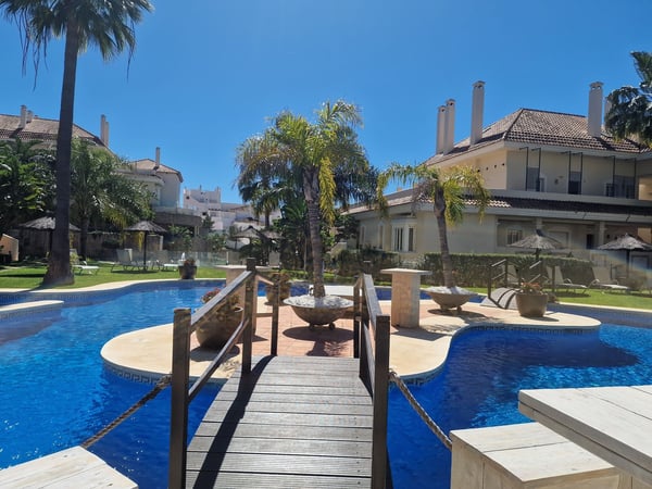 Apartment in Nueva Andalucia - view 1