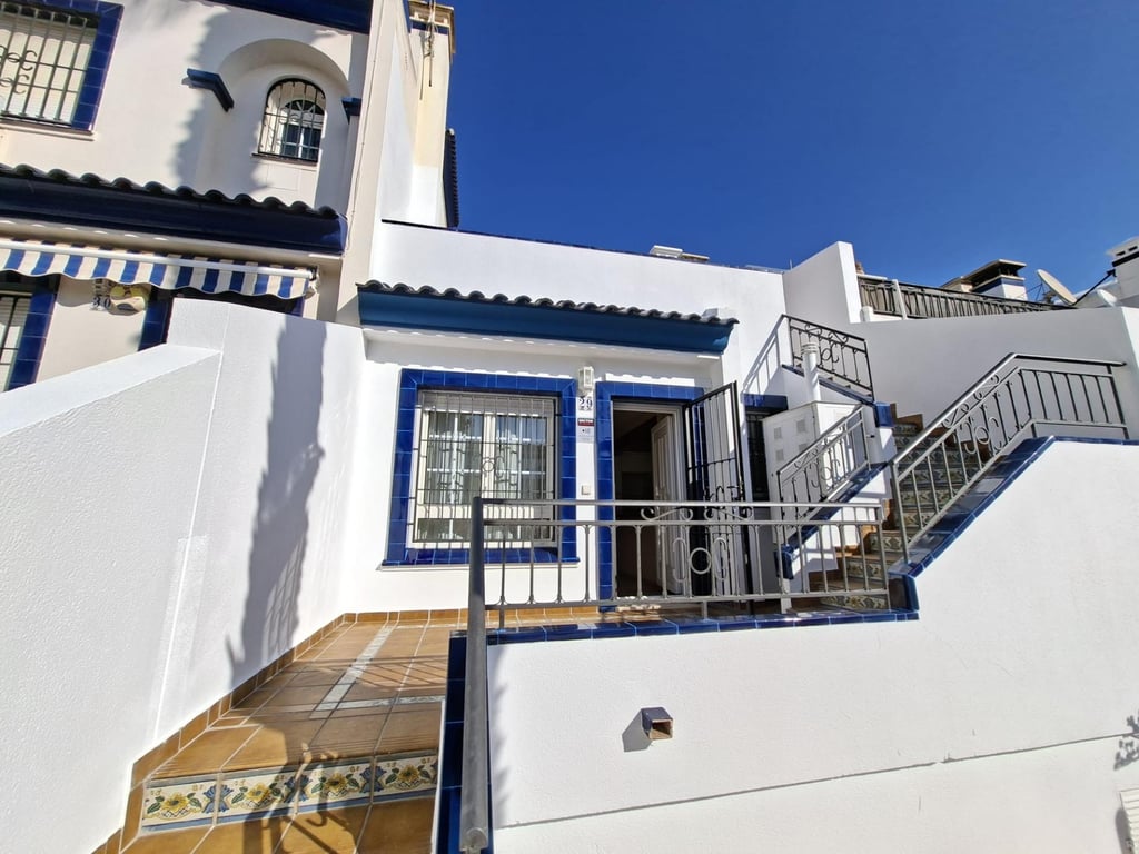House in Urbanizacion los Balcones - Image 2
