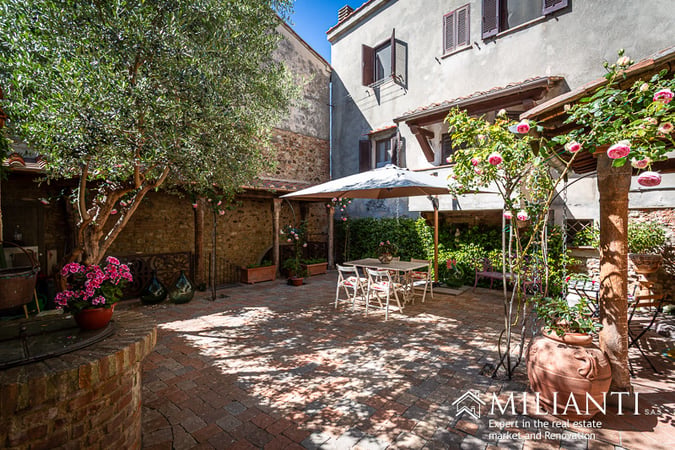 House in Lajatico - view 1