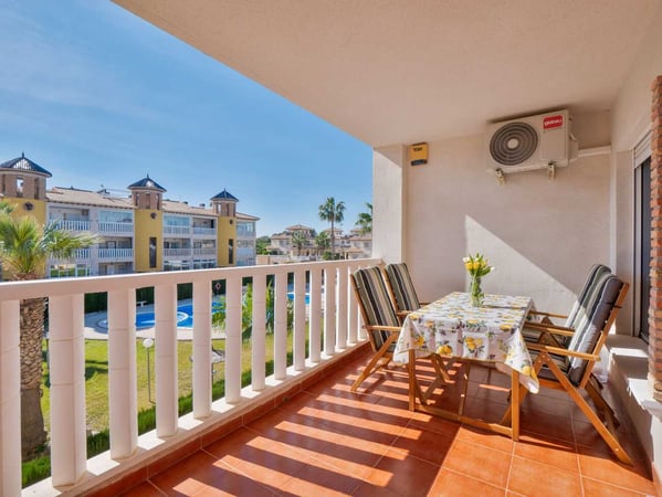 Apartment in Villamartin - view 1