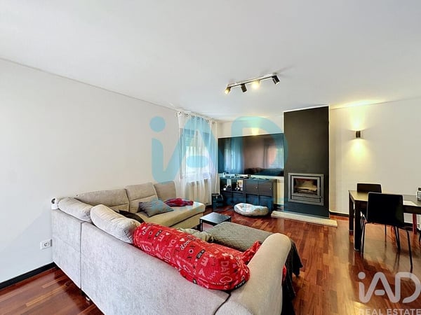 Apartment in Baguim do Monte - view 1
