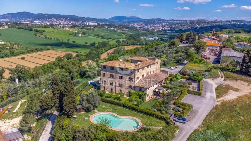 House in Villa - view 1