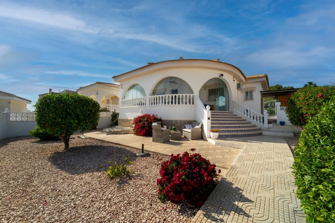 Villa in Formentera de Segura - view 1