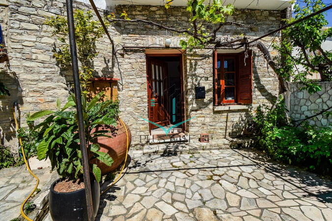 House in Pano Lefkara - view 1