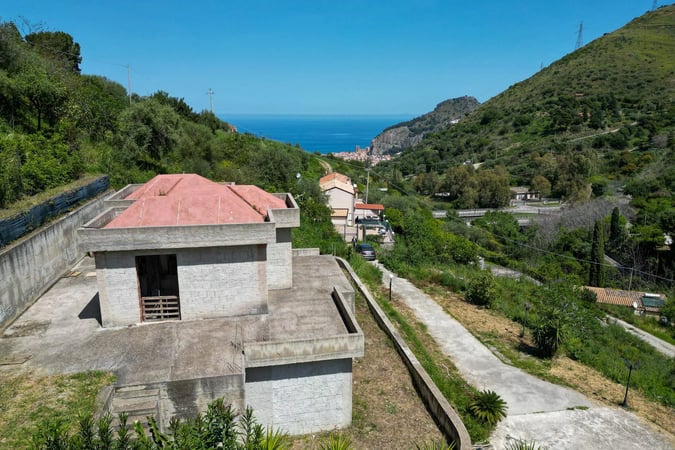 Villa in Cefalu - view 1