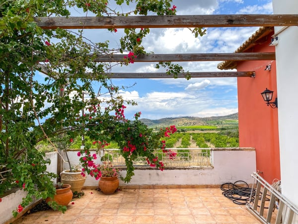 Villa in Ayios Adhrianos - view 1