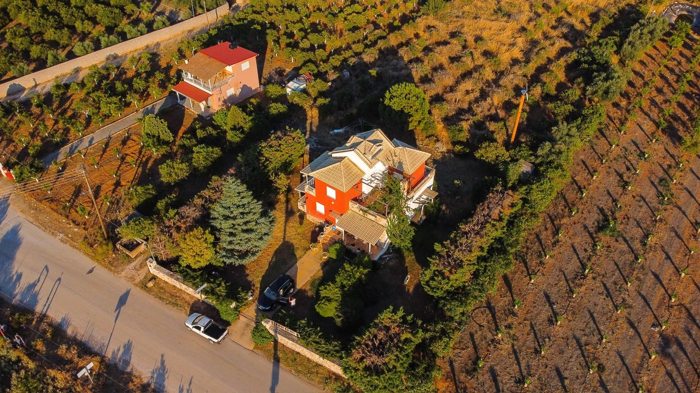 Villa in Ayios Adhrianos - Image 2
