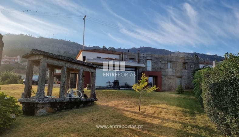 House in Lanhelas - view 1