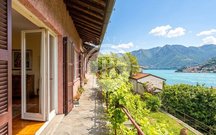 Apartment in Moltrasio - view 1