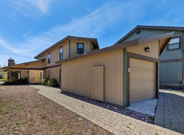 House in Lake Valley - view 1