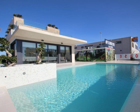 Villa in San Miguel de Salinas - view 1