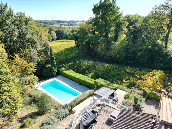 House in Saint-Etienne-de-Lisse - view 1