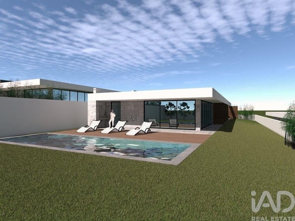 House in Evora de Alcobaca - view 1