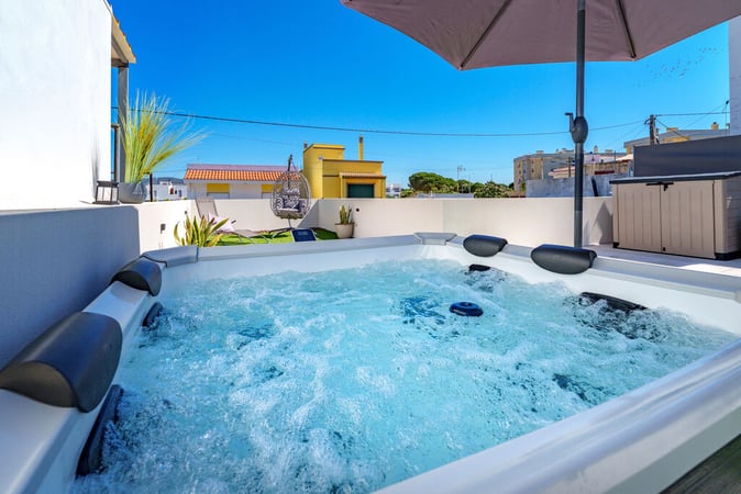 House in Quelfes - view 1