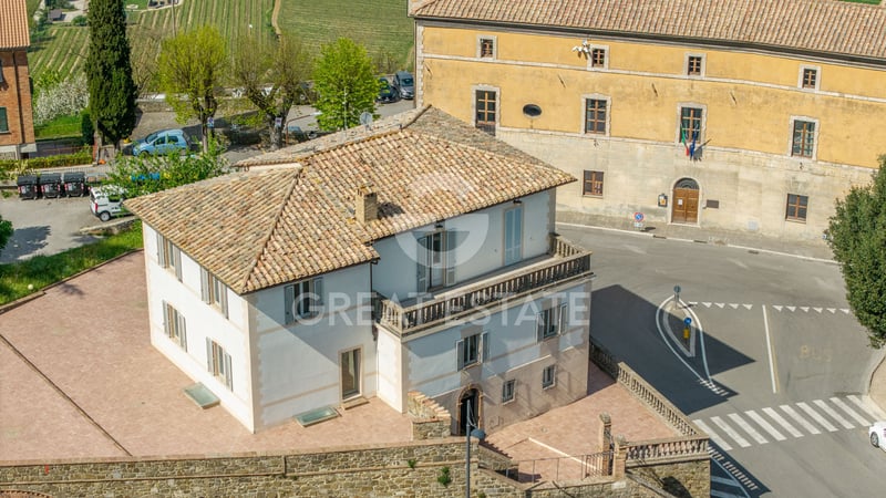 House in Montalcino - view 1