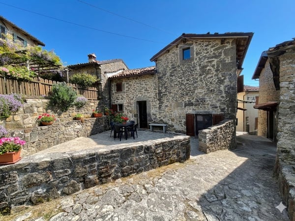 House in San Romano - view 1