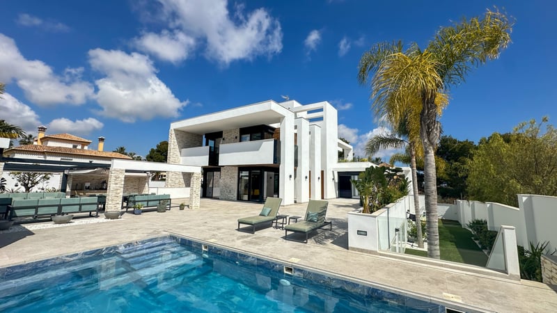 Villa in Villamartin - view 1