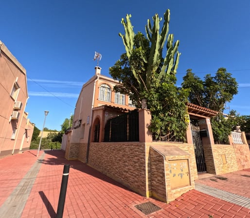 House in Villajoyosa - view 1