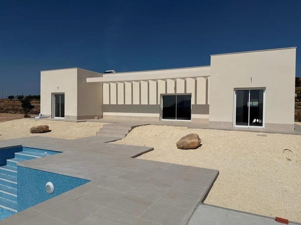 Villa in Pinoso - view 1