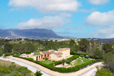 Villa in Gata de Gorgos - view 1