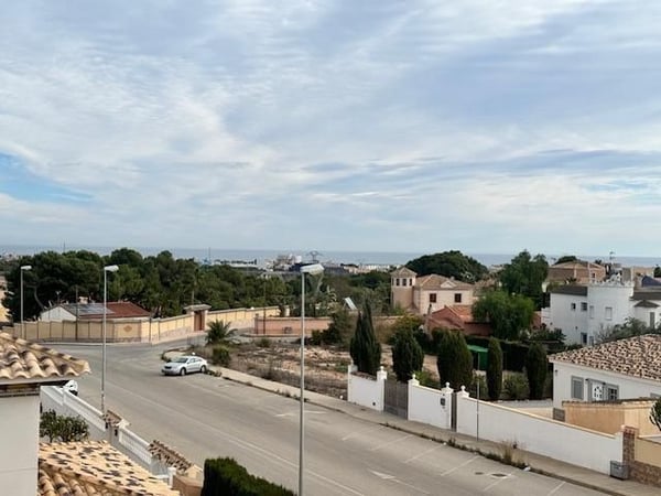 House in Alicante - view 1