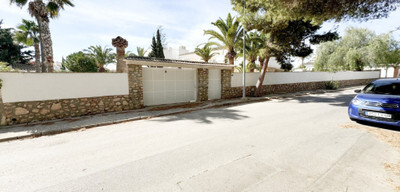 Villa in La Zenia - view 1