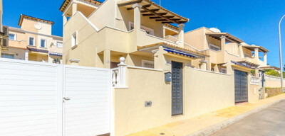 Villa in Villamartin - view 1