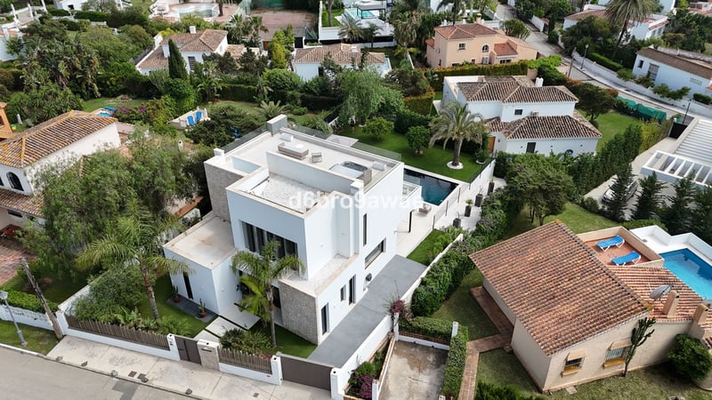 Villa in Artola - view 1