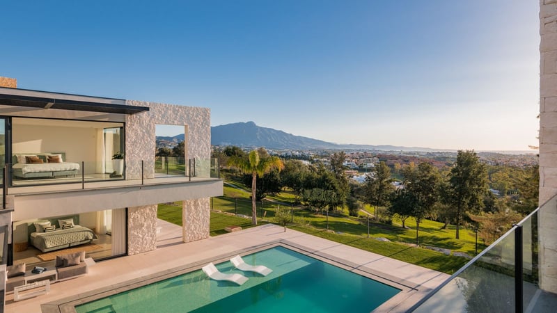 Villa in Benahavis - view 1